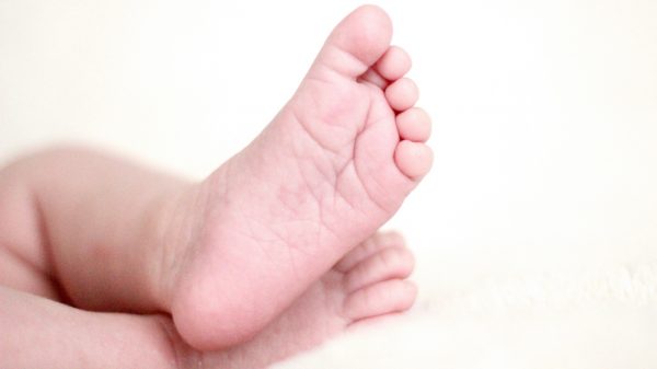 Een embryo lag 27 jaar in de vriezer, nu is baby Molly geboren