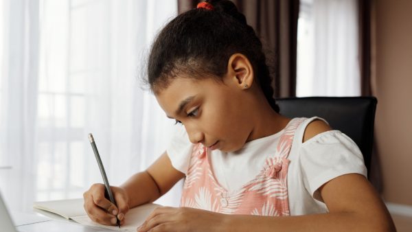 Indiase docent wint Global Teacher Prize voor verbeteren onderwijs meisjes