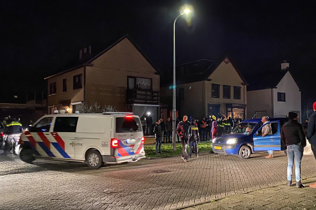 ME ingezet in Urk na gooien molotovcocktails en zwaar vuurwerk