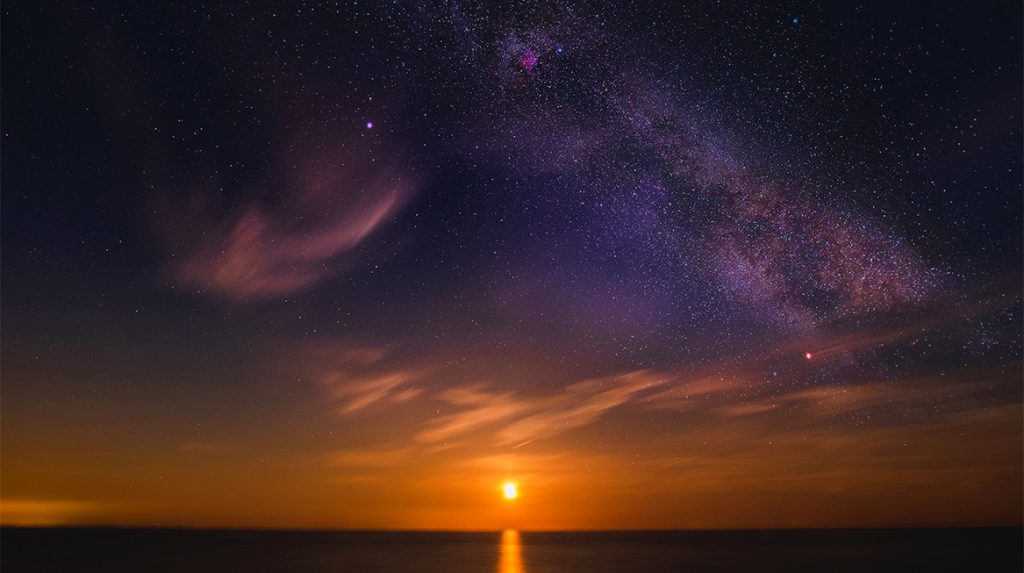 Bijzonder- Planeten Jupiter en Saturnus 'staan' bijna tegen elkaar aan