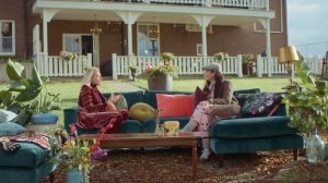 Thumbnail voor Tina de Bruin: 'Mijn ouders konden mij niet opvoeden. Dat ging gewoon niet'