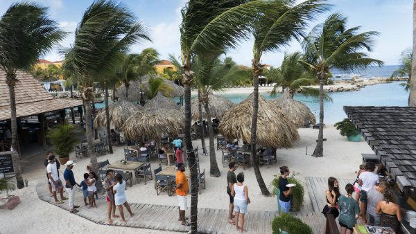 Reisadvies voor Curaçao van geel naar oranje, alleen noodzakelijk reizen