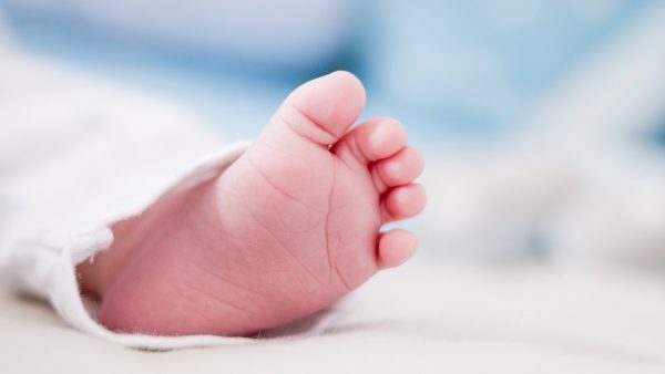 Babysterfte stagneert, 'aanpassingen in en rond geboortezorg nodig'