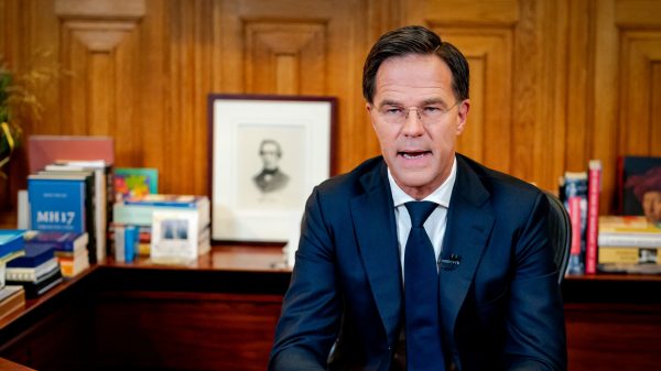 Premier Mark Rutte kondigt lockdown aan, uitzondering voor kerst