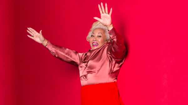 Sylvia (74) is 'klapvee' en joelt nog graag een rondje mee in de studio