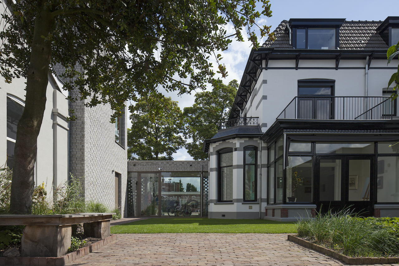 Charlotte Rixten over Villa Mondriaan