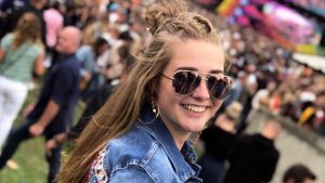 Thumbnail voor Anouk (21) heeft tinnitus en non-stop een piep in haar oor: 'Ik verlang zo naar stilte'