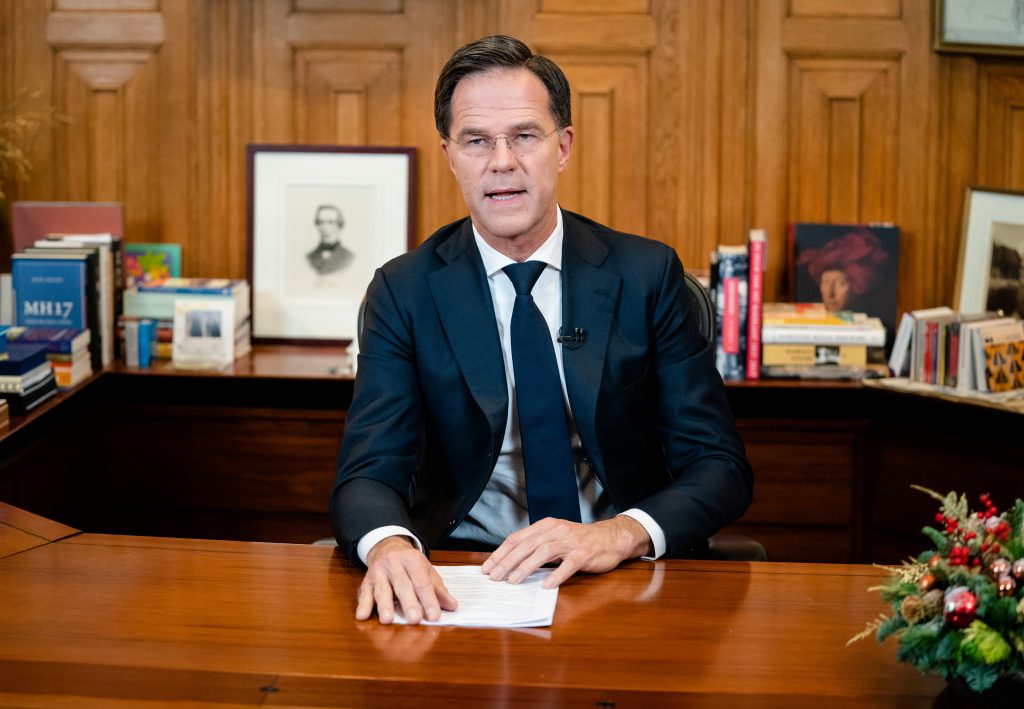 Rutte over demonstranten tijdens coronatoespraak: 'Laat me niet afleiden door potten en pannen' 