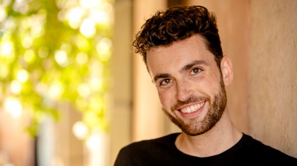Engelengezang- Duncan Laurence zingt kerstklassieker_