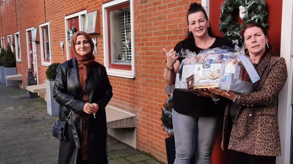 Moslimgemeenschap start actie tegen eenzame kerst- 'Het brengt mensen bij elkaar'