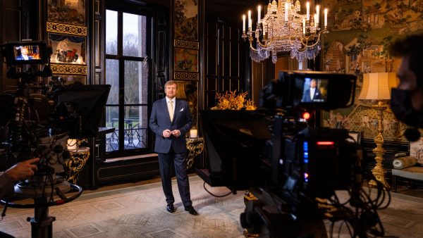 Koning Willem-Alexander neemt traditionele kersttoespraak op in de Chinese Zaal