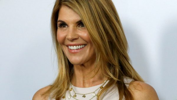 Actrice Lori Loughlin is weer een 'vrij' vrouw na twee maanden celstraf