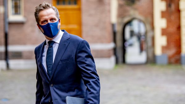 Minister De Jonge luistert niet naar smeekbede van Kuipers en Gommers