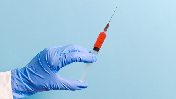 zorgmedewerkers 30.000 zo snel mogelijk gevaccineerd