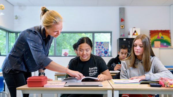 AOb vindt dat leraren voorrang moeten krijgen bij vaccineren