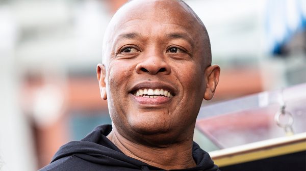 Muziekproducer Dr. Dre met hersenbloeding opgenomen in ziekenhuis