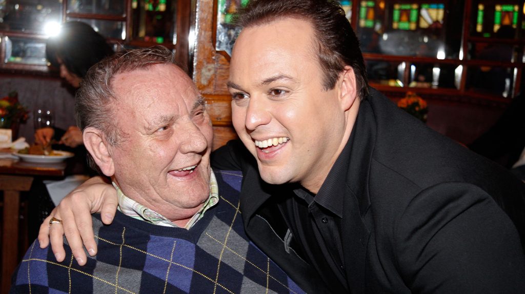 Frans Bauer herdenkt overleden vader Chris
