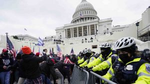 Thumbnail voor 8 x foto's en tweets die het verschil aantonen tussen Capitool-bestorming en BLM-protesten