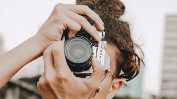 Boete voor piloot omdat hij BN'ers foto's uit vliegtuig liet maken voor Het Perfecte Plaatje 'Het Perfecte Plaatje'