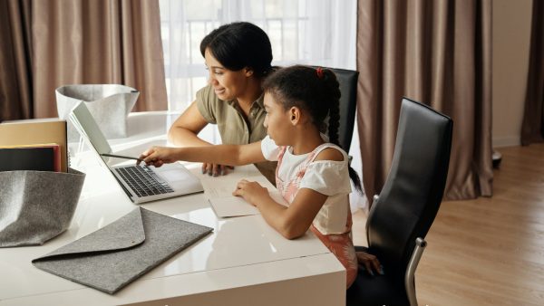 Noodopvang voller ooit en ouders zitten met handen in het haar: ‘Het is een hel’