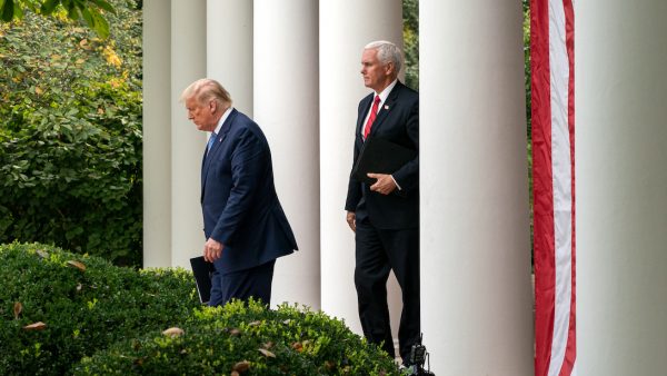 Donald Trump en Mike Pence praten weer