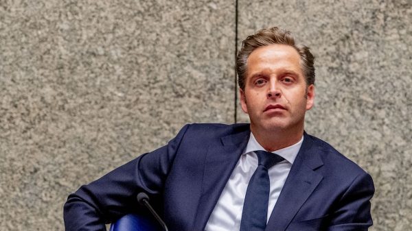 Hugo de Jonge waarschuwt voor ferme maanden