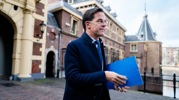 Vrijwel hele oppositie steunt motie van wantrouwen tegen kabinet