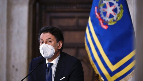 dubbele crisis Italië coalitiepartij stapt uit regering