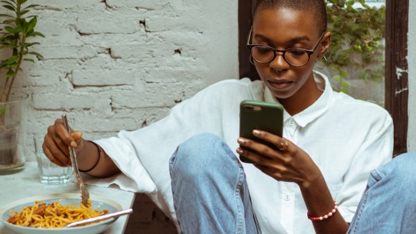 Julia kreeg een tikkie voor een cadeautje rotavond_ 'Lieverd als je dit leest, ik wil je bedanken'