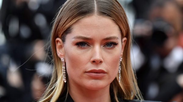 Doutzen Kroes ontstemd over coronatest kinderen