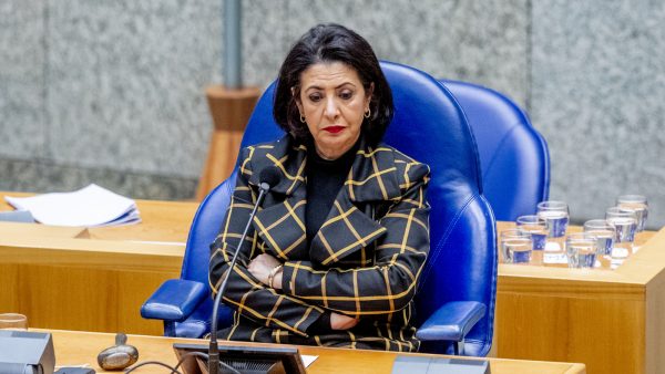 Kamervoorzitter Arib over vertrek Asscher: "vreselijk, onnodig en onterecht"