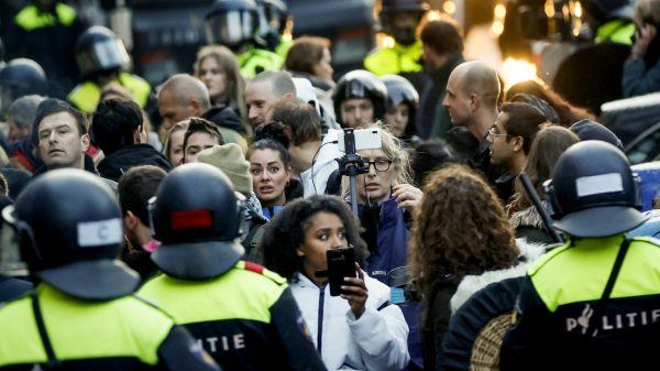 Nog vijftien mensen vast wegens illegale demonstratie Museumplein