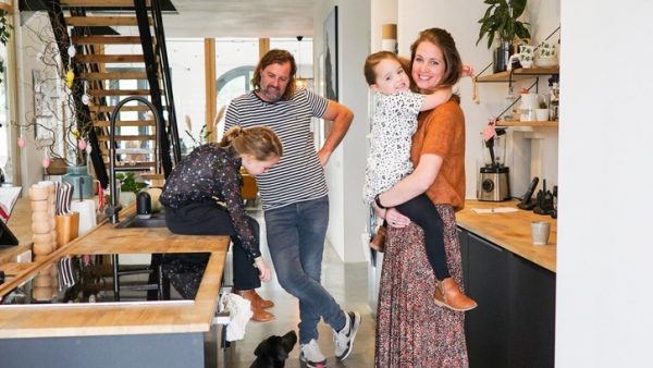 Maartje Glas (41) en haar man kochten een kerk en toverde het om tot sprookjesachtige woning