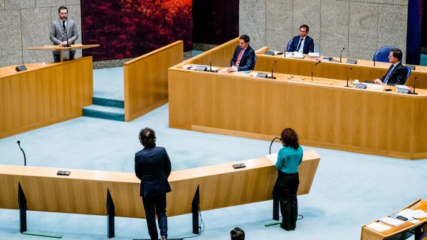 Dijkhoff maakt excuses aan de toeslagenouders namens de VVD