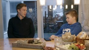 Thumbnail voor Lucas verrast autistisch broertje met ontroerde boodschap: 'Jij bent net als wij'