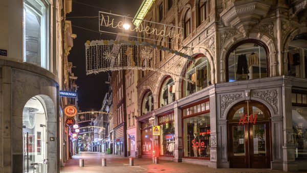 meerderheid-tweede-kamer-voor-avondklok-21-uur.jpg