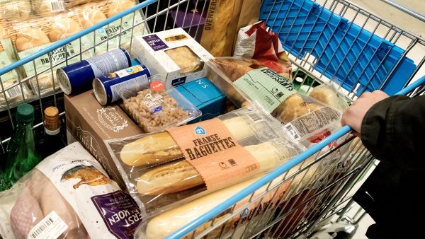 Vrouw moet 7000 euro bijstand terugbetalen na gekregen boodschappen