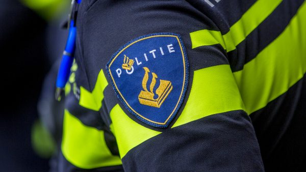 Handgranaat Vrouw vindt handgranaat en wacht politie op bij benzinestation