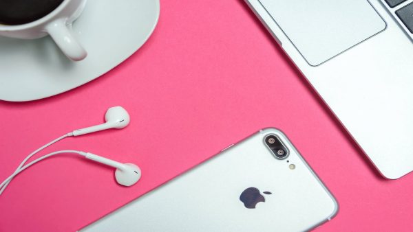 Apple waarschuwt voor nieuwe Iphone 12 toestellen: niet te dicht bij je pacemaker