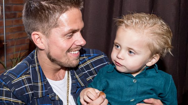 André Hazes deelt babyfoto van kleine Dré met jongere Monique