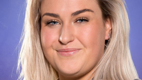 ONWEL GEWORDEN BIG BROTHER-BEWOONSTER JILL KEERT TERUG IN HUIS NA QUARANTAINE