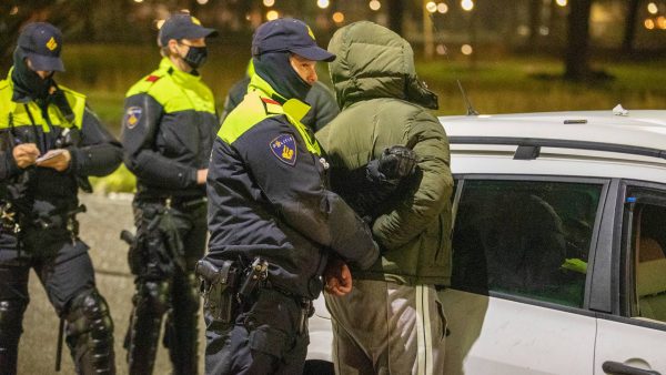 Politie houdt in verschillende steden verdachten aan vanwege opruiing