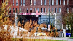 Thumbnail voor Mooi gebaar: personeel Jeroen Bosch Ziekenhuis bedankt politie na rellen