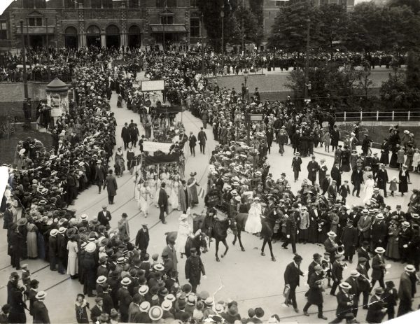 demonstratie vrouwenkiesrecht