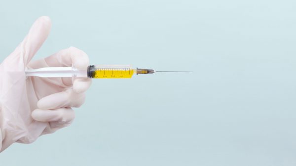 vrouw-vaccinatie-in-plaats-van-test