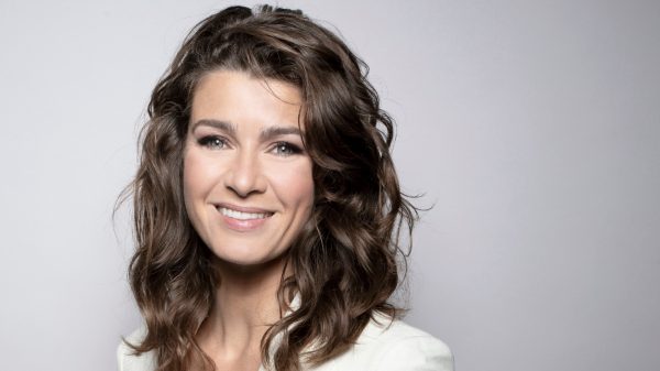 Merel Westrik vraagt experts het hemd van het lijf tijdens ‘Het Grootste Coronaspreekuur - vragen over vaccins’