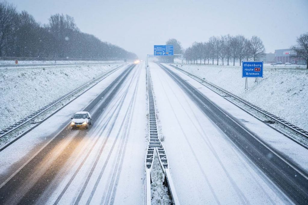 Glad op de weg