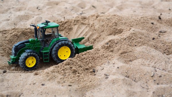 Tractor Trekker Unsplash