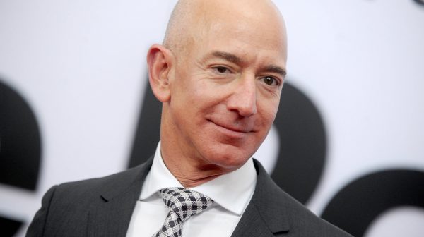 Jeff Bezos doet stap terug bij Amazon en draagt dagelijkse leiding over