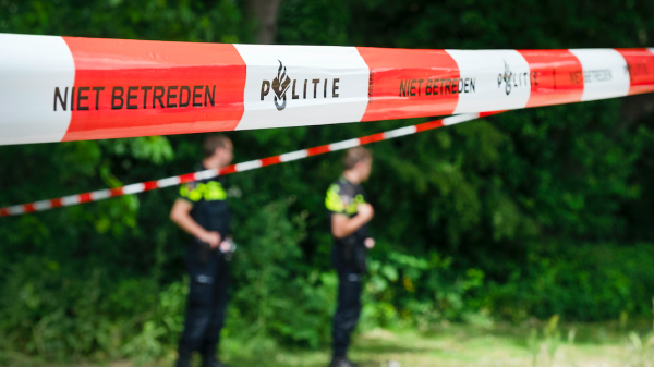 Moeder en zoon dood aangetroffen in bungalow, vader geeft zich aan